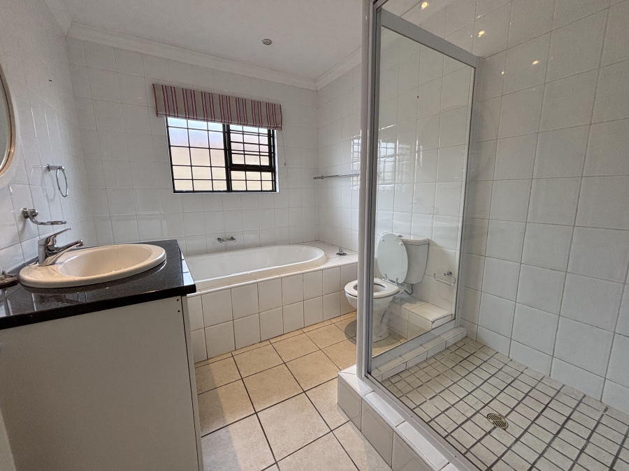 To Let 4 Bedroom Property for Rent in Summerstrand Eastern Cape